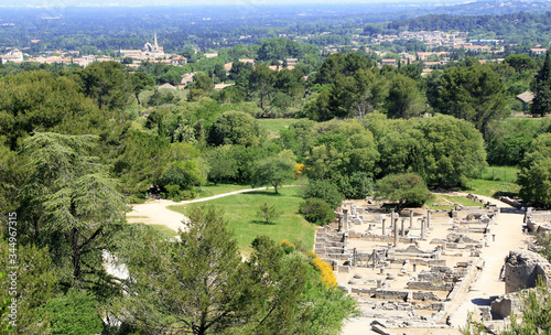 Le site archéologique de Glanum dans la campagne provençale  à Saint-Rémy de Provence.