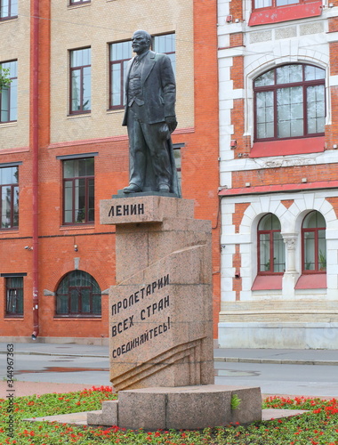 A statue of Lenin Bolshoy prospekt Vasilevskogo ostrova St. Petersburg, Russia September 2018 photo