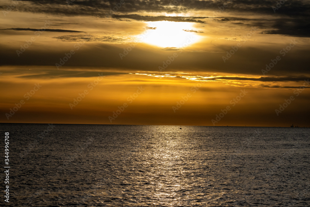 Obraz premium sunset over the sea