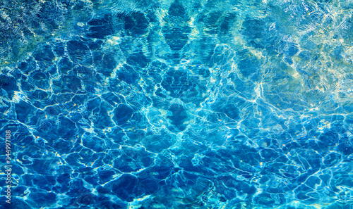 Macro photo of a beautiful transparent waters © tanor27