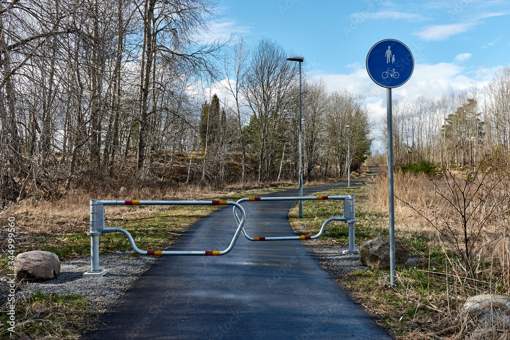 Bicycle path with road barrier on Värmdö