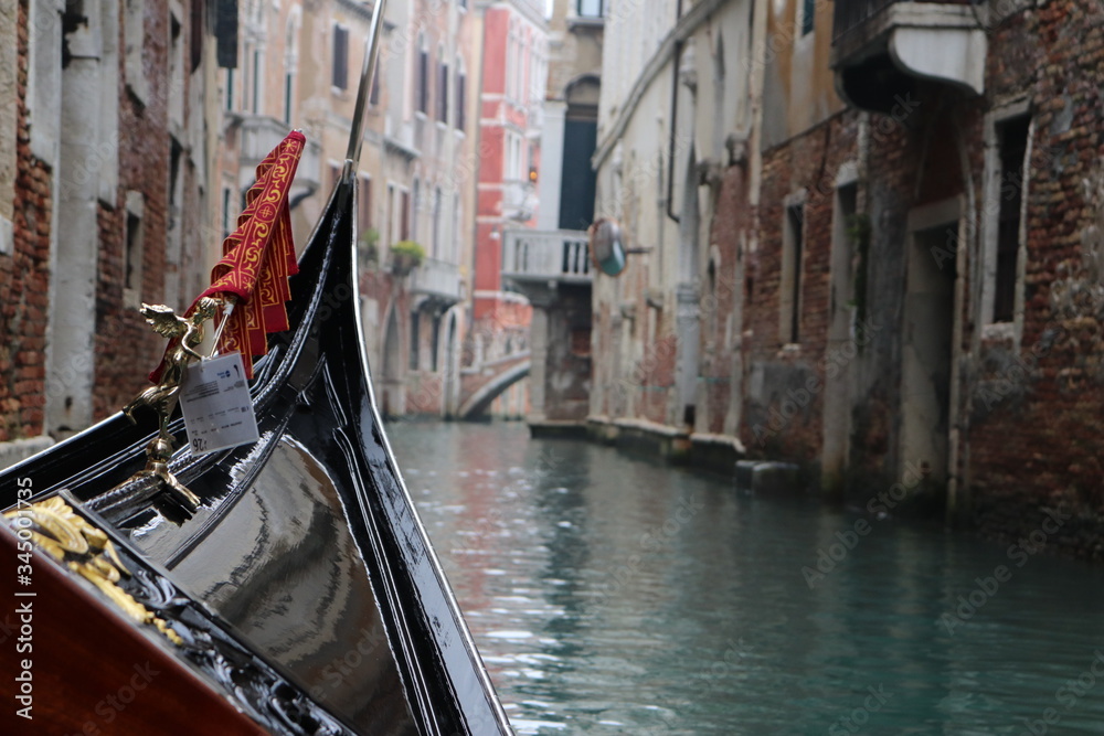 gondola in venice italy
Gondola em Veneza na Italia Canal