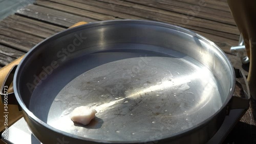 Dissolve the beef tallow and prepare for cooking