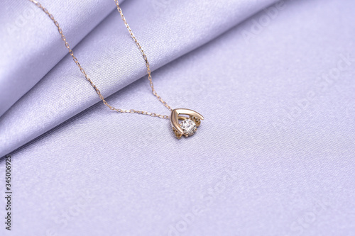 18k yellow gold necklace with real diamond top