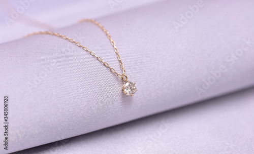 Quadro su tela diamond necklace on a silk background