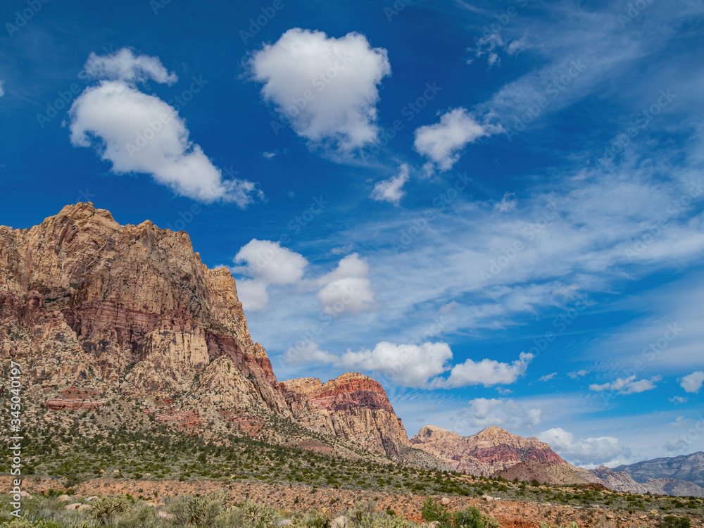 Fototapeta premium Sunny view of the beautiful Bridge Mountain in Red Rock Canyon area