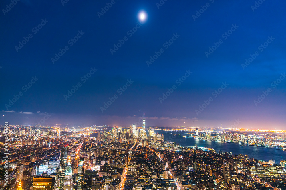 28-08-17,newyork,usa: new york skyscraper at night
