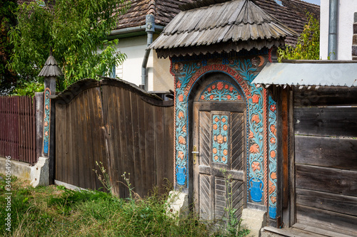 typische Eingangstore in Dörfern in Rumänien © cbasting