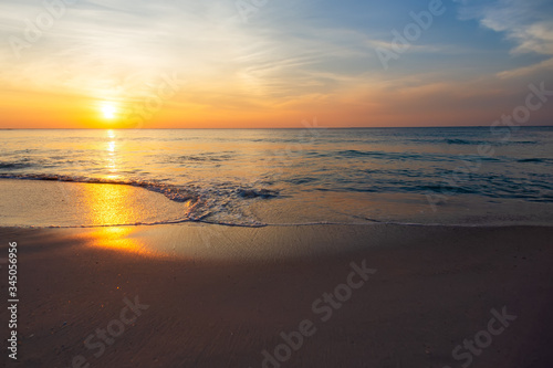 Fototapeta Naklejka Na Ścianę i Meble -  Sunset in the sea at Ko Samet  Thailand