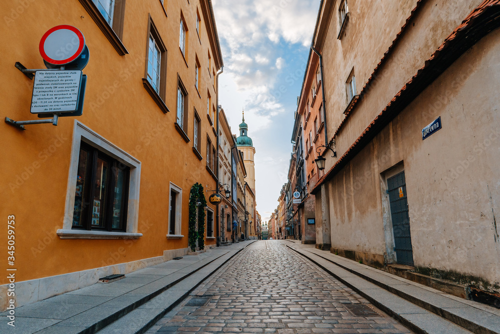 Obraz premium Street Piwna in Warsaw's Old Town