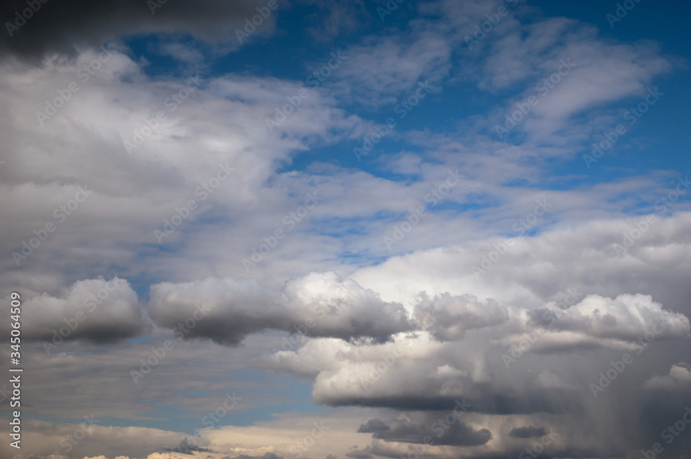 Obraz premium Blue sky, Cumulus clouds, Sun, Spring
