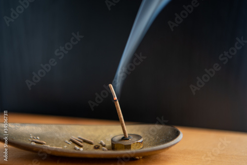線香 お香 煙 香り アロマ イメージ