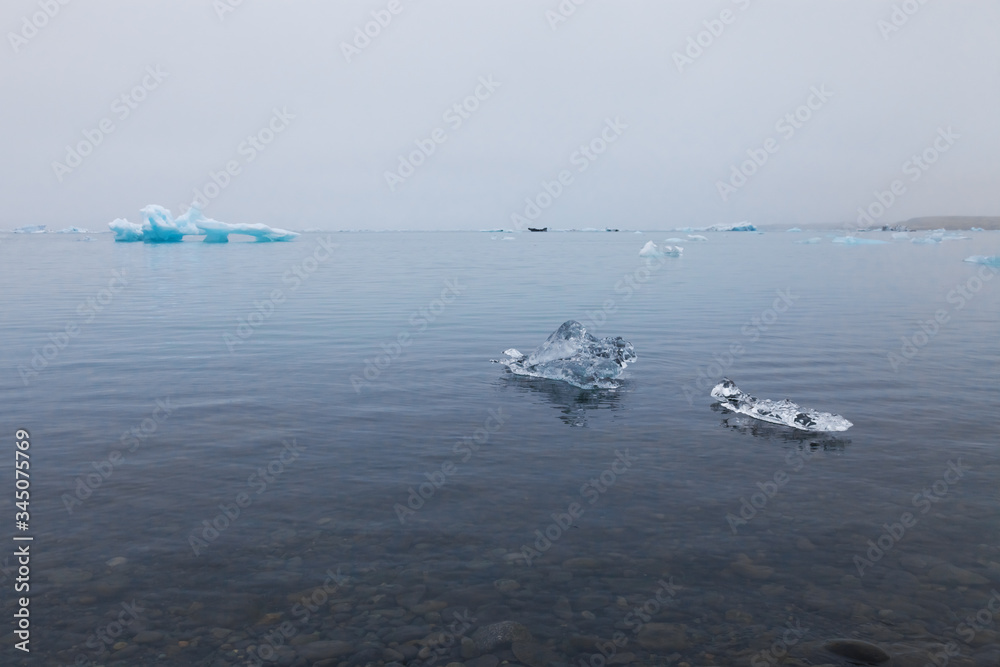 Naklejka premium Bizarre ice floes of Iceberg lagoon jokulsarlon on the south of Iceland