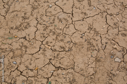 Dehydrate cracked soil