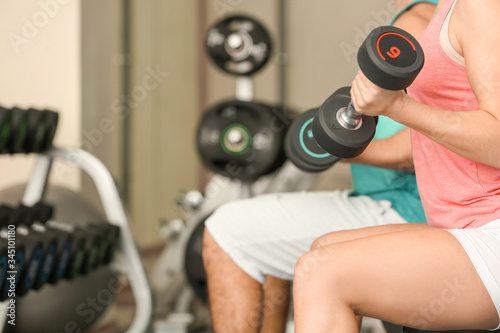 Sporty young couple trainin...