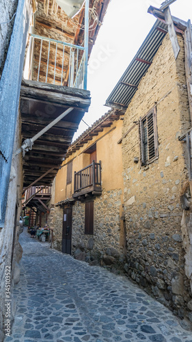 Fototapeta Naklejka Na Ścianę i Meble -  Old hauses and narrow streets of Kakopetria village in Cyprus.