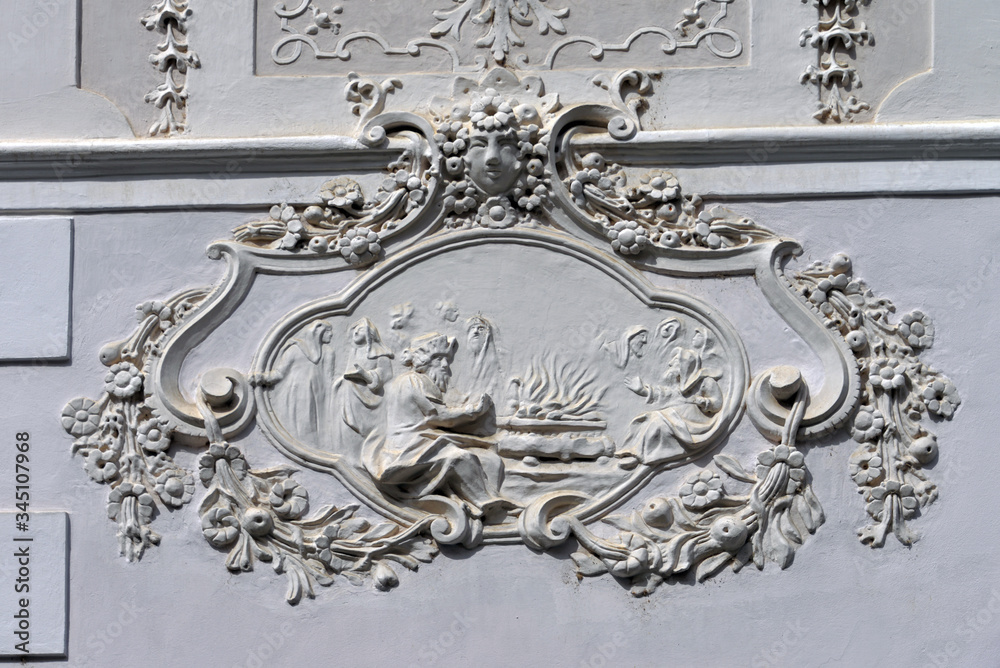 kunstvolles Fassadenrelief in Krems an der Donau