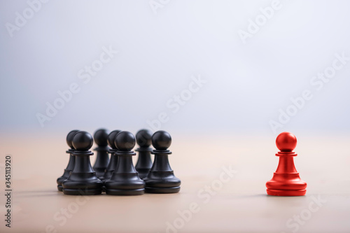Red pawn chess stepped out of group to show different thinking ideas and leadership Fototapet