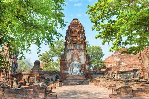 Brick ruins of Wat Mahathat temple. Historical and religious architecture of Thailand - ruins of old Siam capital Ayutthaya © Pavlo Vakhrushev