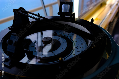 Gyrocompass