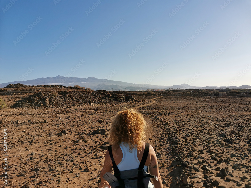 Φωτογραφία Active people lifestyle walking in the wild desert nature park - outdoor nature
