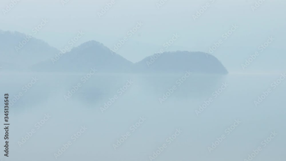 湖の朝 湖の朝