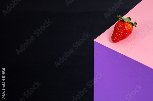 LINES OF COLORS AND CONTRASTS WITH OBJECTS ON A BLACK BACKGROUND