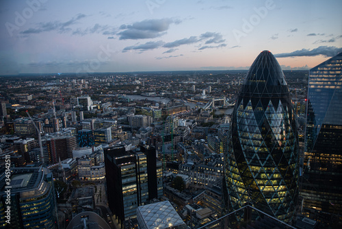 Vista aerea de Londres al anochecer