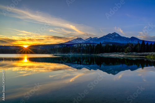 Anette Lake, Jasper Alberta Kanada travel destination © Jaro