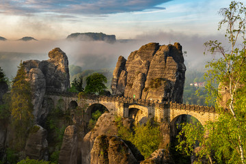 Papier peint photo Des ponts Pont de la Bastei en Suisse saxonne  © Pfotenpaparazzi