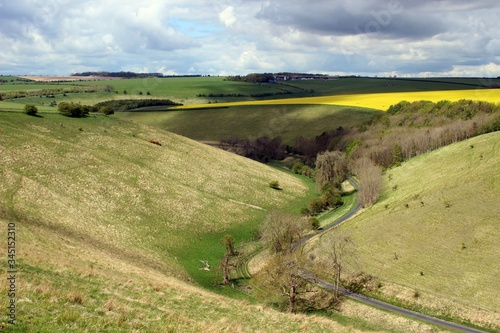 Looking west along Pasture Dale (between Huggate and Millington), East Riding of Yorkshire. photo