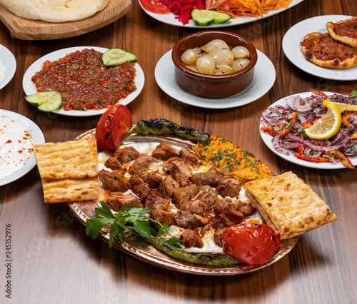 Quadro em tela (Ali Nazik) Sliced Lamb Meat Shish Kebab with appetizers