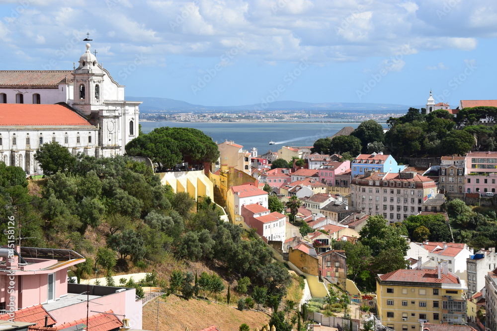 Wunderschöner Blick über die Altstadt von Lissabon