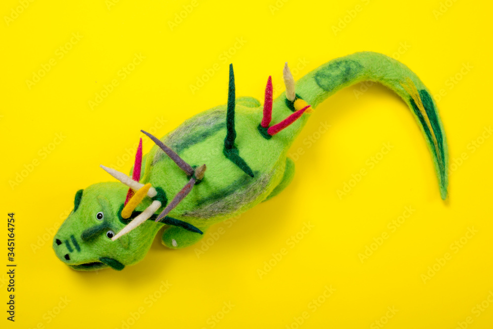 Obraz premium Green crocodile - soft toy made of felted wool