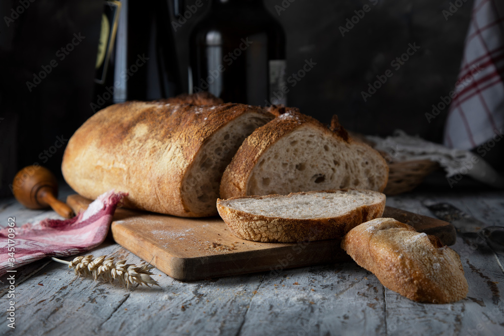
Fresh sliced ​​bread on a wooden table