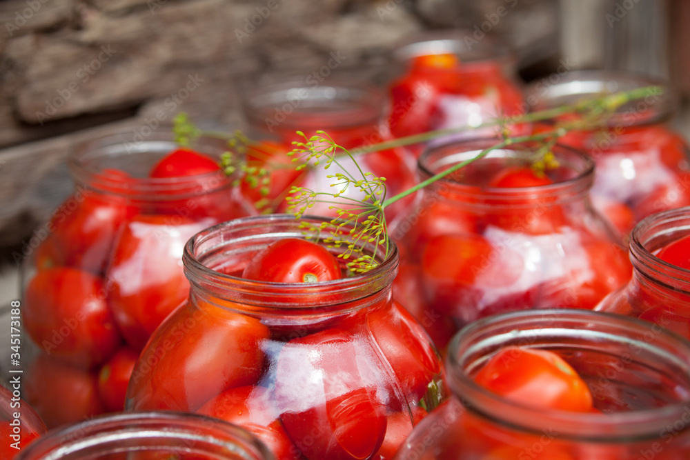 Pickling (canning) the tomatoes. Pickling (canning) the tomatoes.