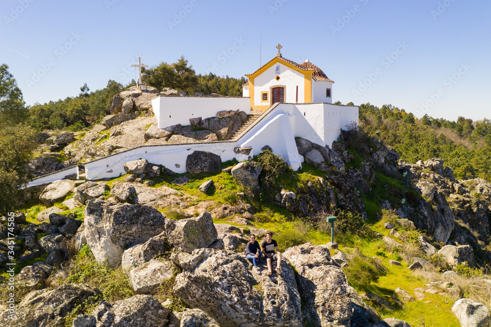 Φωτογραφία Aerial drone view of Ermida da Nossa Senhora da Penha in Serra de Sao Mamede mou
