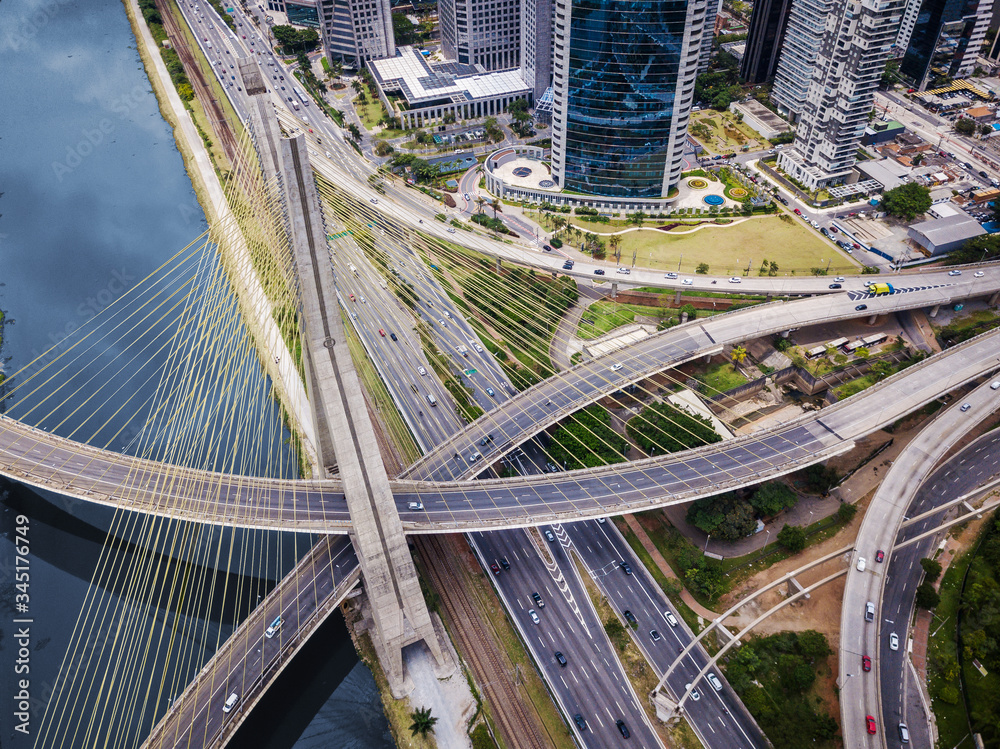 Obraz premium Stall Bridge in Sao Paulo (Ponte Estaiada em São Paulo)