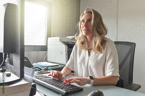 Bussiness woman working at her desk