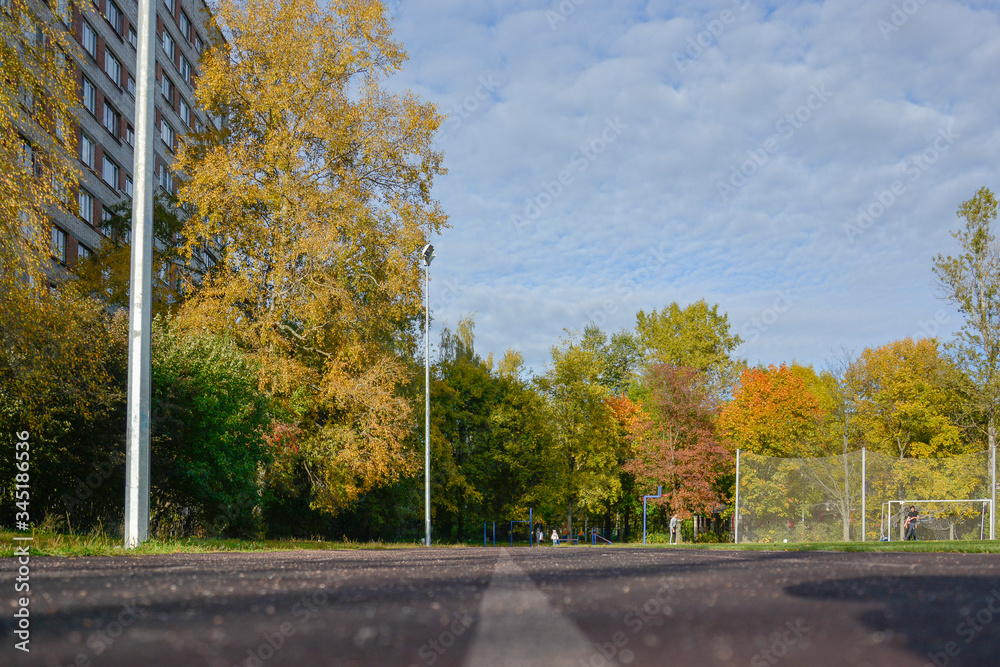Obraz premium Saint Perersburg, Russia. September, 29, 2014. Racetrack treadmill at the school stadium surrounded by autumn plants