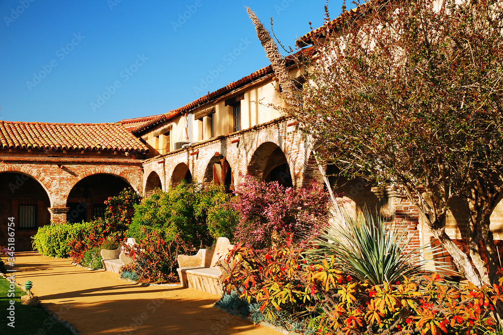 Obraz premium The Gardens of the Mission San Juan Capistrano grow in a desert like condition