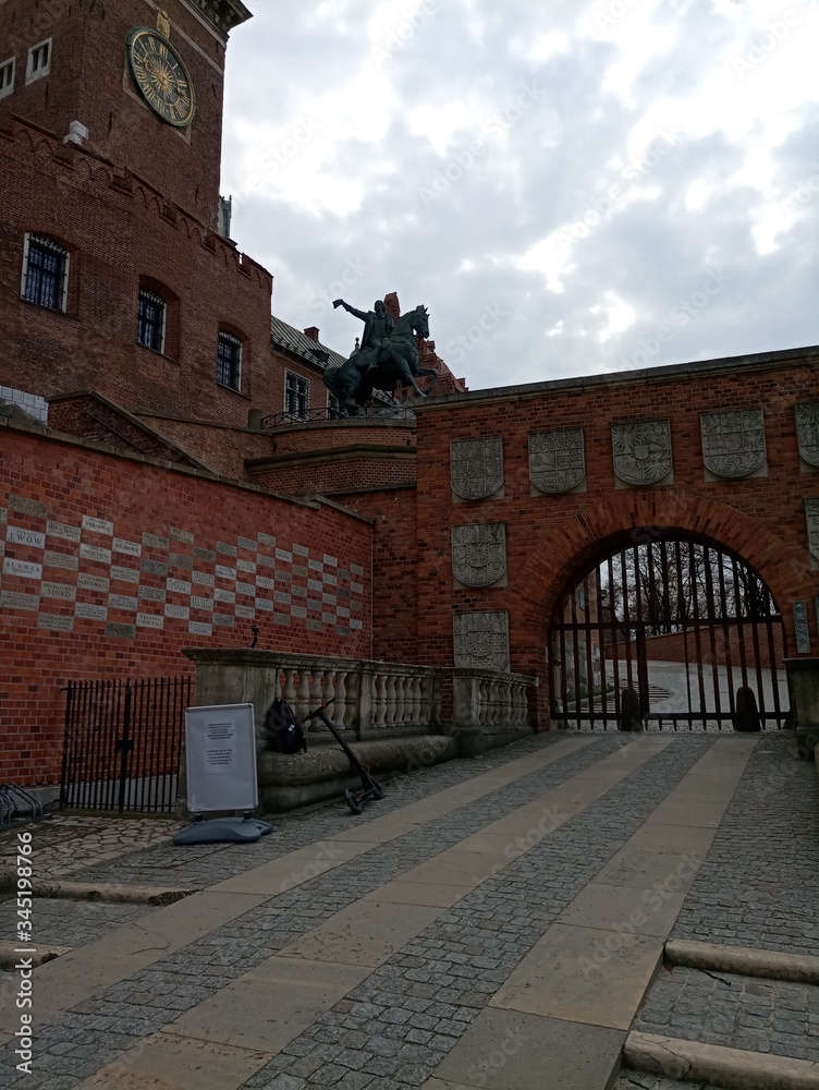 Fototapeta premium statue wawel church cathedral krakow