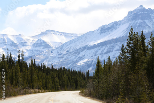 Icefields Parkway that connects Banff National Park to Jasper National Park in Canada