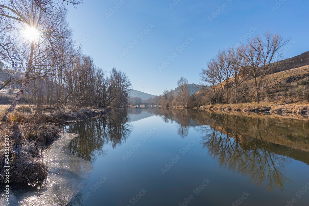 Paseo Machado. Paseo peatonal por el río Duero en Soria, España.