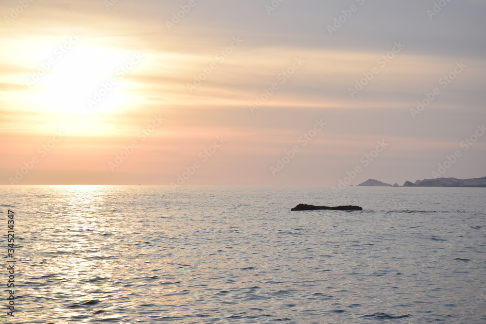 Obraz premium Sunset by the sea in Mollendo in the south of Peru