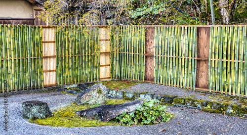 京都、寺院庭園の竹塀