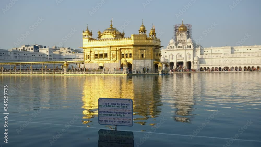 Golden Temple and Holy Pool of Water in Amritsar, India Stock ビデオ ...