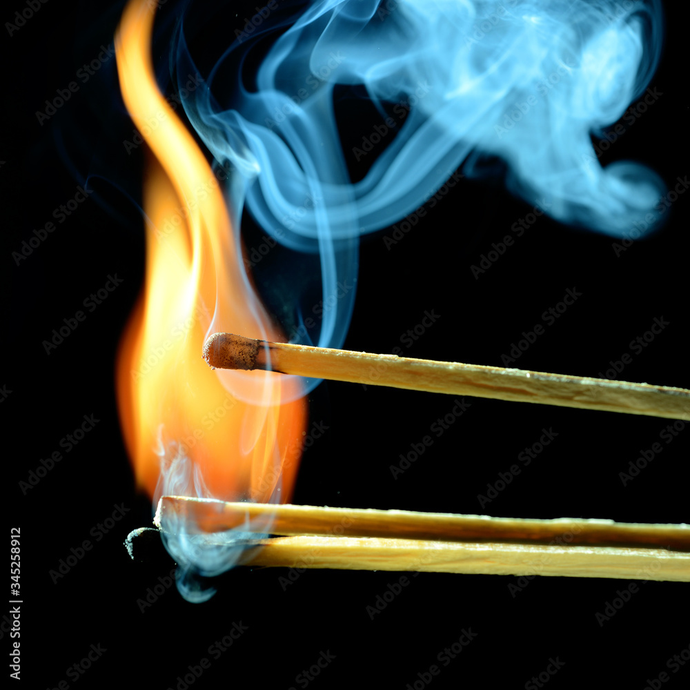 brennendes Streichholz