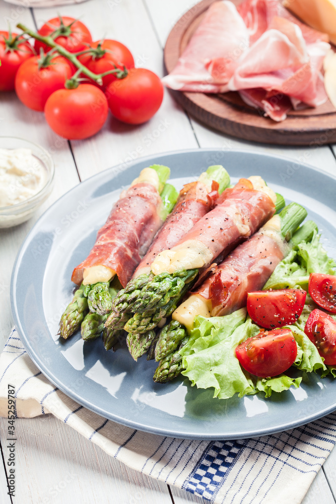 Baked prosciutto and cheese wrapped asparagus Baked prosciutto and cheese wrapped asparagus