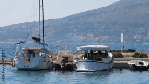 Boote in Kroatien im Meer